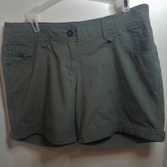 DeFacto  Casual Ladies Shorts Size 8 - Picture 1 of 6